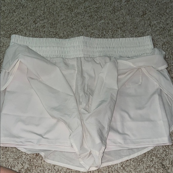 All in motion cream Athletic running Shorts - Picture 7 of 7